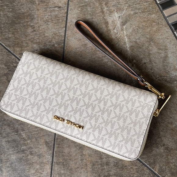 Michael Kors Jet Set Travel Large Travel CONTINENTAL Wallet-Wristlet - Picture 16 of 16